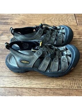 Keen Newport Leather Water Hiking Outdoor Sandals in Brown Womens Size 6